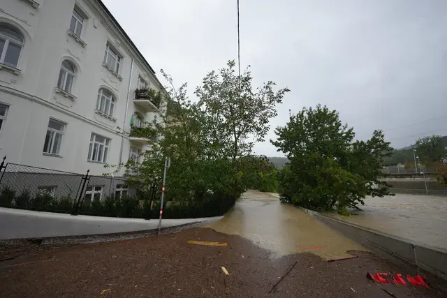 Unter anderem ist eine neue Hochwasserschutzmauer im Bereich der Ludwiggasse geplant. Im Bild: Wienfluss-Hochwasser, aufgenommen am Sonntag, 15. September 2024 in der Ludwiggasse. (Archiv) | Foto: GEORG HOCHMUTH / APA / picturedesk.com