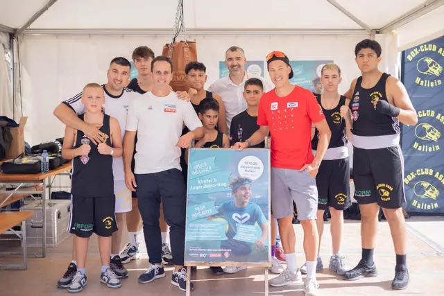 Für einen besonderen Höhepunkt sorgten die Spitzensportler Philipp Schörghofer und Mario Seidl, die den Stand besuchten. | Foto: Tarik Asil