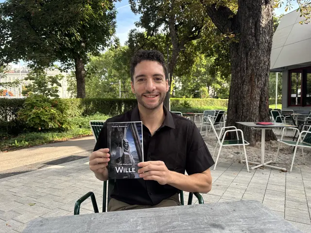 Der Autor analysiert in seinem Buch ein Österreich in naher Zukunft. Dessen Regierung beschließt, Chips in die Gehirne der Bürgerinnen und Bürger einzupflanzen. | Foto: Nathanael Peterlini/MeinBezirk