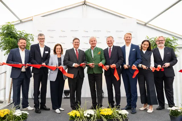 Feierliche Eröffnung der millionenschweren Produktionsanlage für Tierarzneimittel von Richter Pharma in der Durisolstraße 14. | Foto: Richter Pharma /Greindl