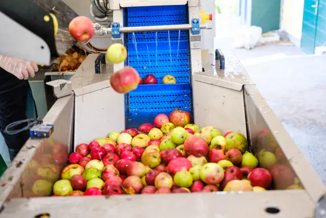 Die mobile Presse vom Biohof Turmkeller aus Pollham wird die Gemeinden Taufkirchen an der Trattnach, Pollham und Gaspoltshofen abklappern.  | Foto: Biohof Turmkeller Pollham