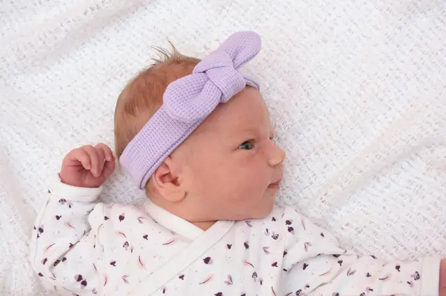 Name: Larissa
Geburtsdatum: 19.08.2025
Gewicht: 3900 g
Größe: 51 cm
Geschwister: Franziska und Nora
Eltern: Isabella und Dominik Kaufmann aus St. Peter am Ottersbach | Foto: Babysmile