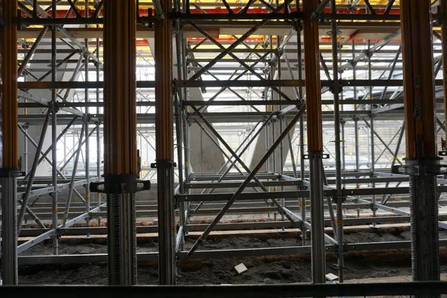 Die neue Brücke nimmt langsam Form an – Stützpfeiler sind bereits erkennbar. | Foto: Huber
