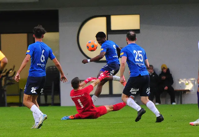 Die Blues wehrten sich mit allen Mitteln gegen den IAC - im Bild bereitet Joel Ngounou Djankeu den Ausgleich vor. | Foto: Hassl