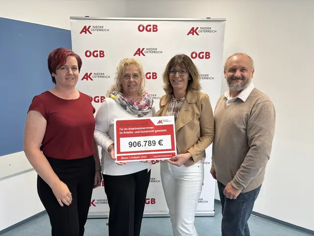 Doris Widhalm, Sonja Klinger, Angela Fischer und Reinhard Poppinger präsentierten das Bezirksergebnis. | Foto: Bernhard Schabauer