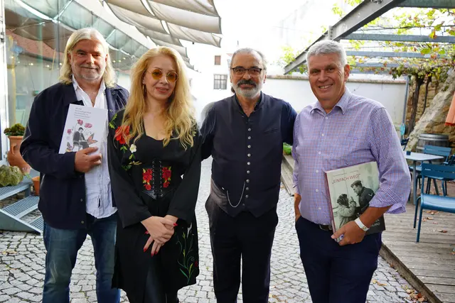 Der vielfach preisgekrönte Autor Heinz Janisch, die Sängerin und DJane Melinda Stoika, der Musiker Ferry Janoska und Buchautor und Geschichtslehrer des Landes, Herbert Brettl bei den Literaturtagen im Weinwerk | Foto: Andrea Glatzer