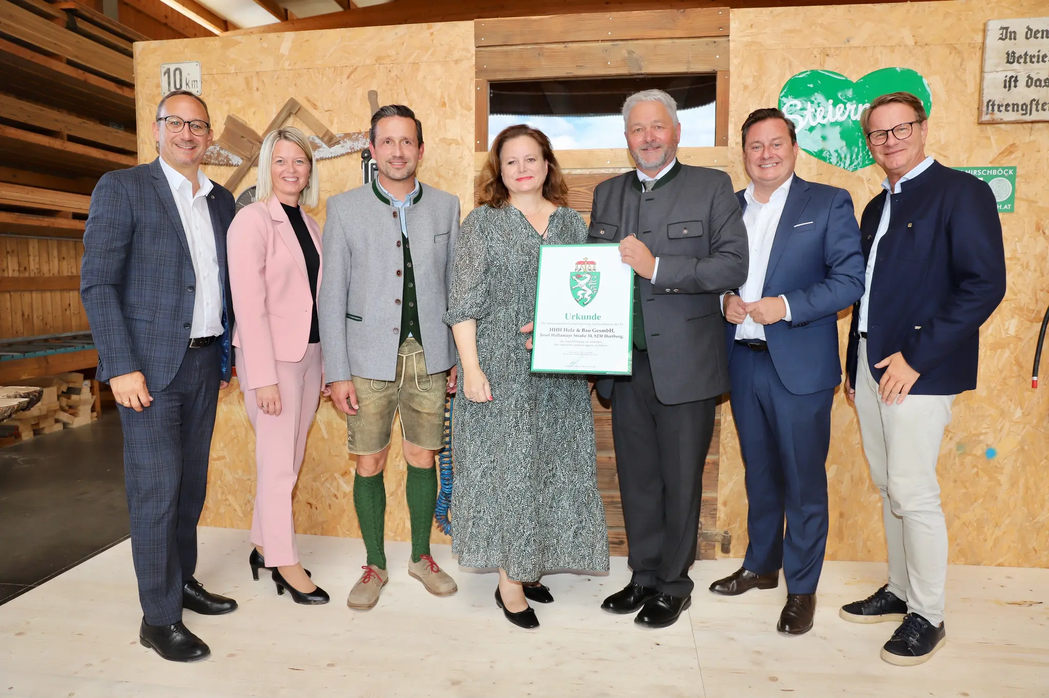 Hartberg: Styrian coat of arms for the company Holzbau Hirschböck - | ...