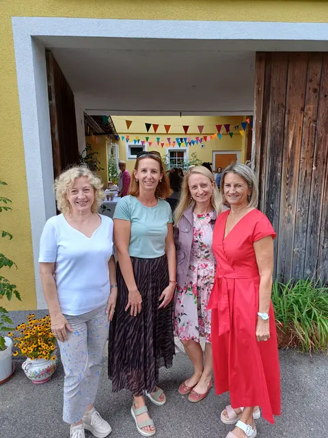 Tag der offenen Tür bei der Wohngruppe in Gumprechtsfelden: Landesrätin Eva Prischl, Petra Fallmann (Sozialpädagogische Leiterin WG Gumprechtsfelden), Patrica Stauffer (Land NÖ) und Sabine Sommerer (Direktorin SBZ Schauboden) | Foto: Judith Achleitner/Sozialpädagogisches Betreuungszentrum Schauboden