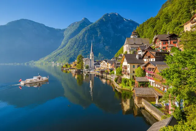 Platz zwei in der Forbes-Liste der "50 schönsten Dörfer der Welt" bestätigt nur das, was Einheimische schon lange wissen: Hallstatt ist wunderschön. | Foto: Smarterpix/pandionhiatus3