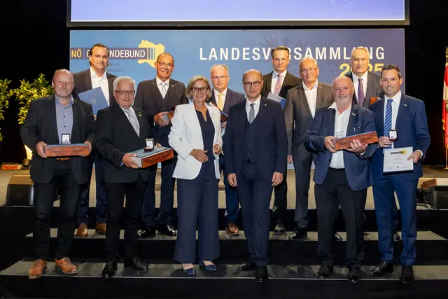 Ehrung für die ausscheidenden Präsidiumsmitglieder. | Foto: David Schreiber