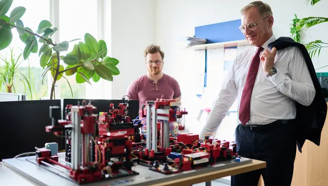 Am 11. September besuchte Landeshauptmann Thomas Stelzer (r.) den Campus Hagenberg. | Foto: Peter Mayr