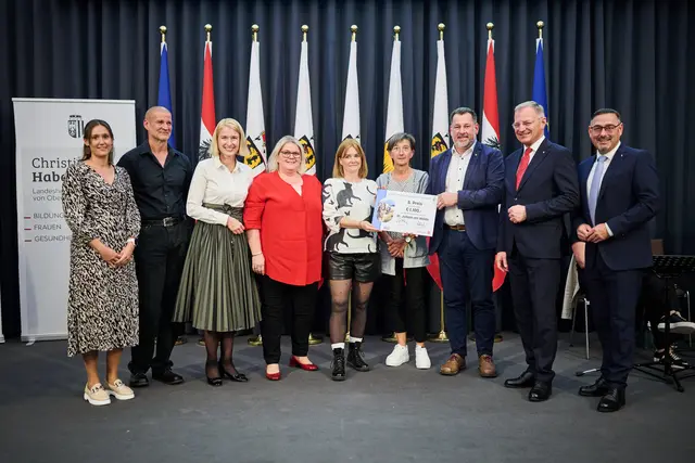 Preisverleihung mit Landeshauptmann Thomas Stelzer und LH-Stv. Christine Haberlander. | Foto: Land OÖ