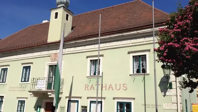 Alle 23 Mandatare waren anwesend, doch Bürgermeister Martin Falk (ÖVP) konnte seine Beschlüsse bereits mit der Hälfte der Stimmen durchbringen. | Foto: Gemeinde Gars am Kamp