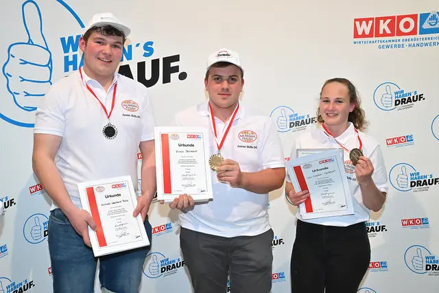 V. l.: Michael Leonhard Fuchs (2. Platz), Klaus Sturmaier (1. Platz), Lea-Sophie Spitzbart (3. Platz) | Foto: eventfoto/Wolfgang Kunasz