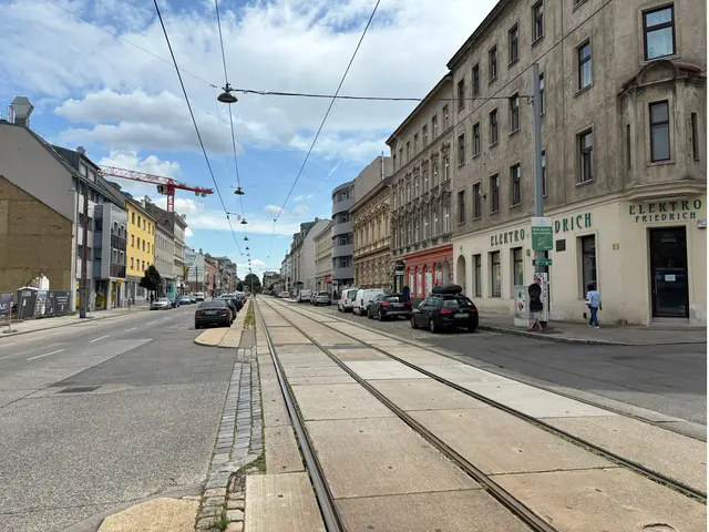 Zur Umgestaltung der Simmeringer Hauptstraße zwischen Litfaßstraße und Zippererstraße sind noch Fragen offen.  | Foto: Luca Arztmann/MeinBezirk
