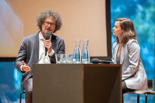 IKB-Vorstand Thomas Pühringer mit Moderatorin Daniela Schmiderer | Foto: IKB