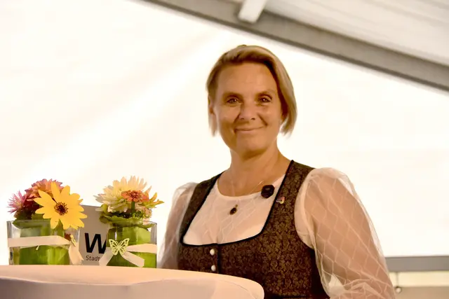 Bürgermeisterin Bettina Bauernhofer freute sich über den Abschluss der Bauarbeiten. | Foto: MeinBezirk/Helmut Riedl