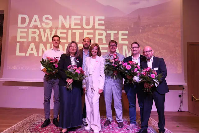 Erik Baldassari, Gertraud Auinger-Oberzaucher, Nikolaus Scherak, Indra Collini,Bernhard Lutzer, Johannes Kozlik, Bernd Pinzer (nicht am Foto: Daniel Gieber) | Foto: NEOS