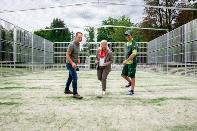 Testeten die neue Anlage im Volksgarten: v.l.: Michael Heinl, Stadträtin Andrea Brandner und Michael Kreil von den Stadtgärten | Foto: Stadt Salzburg/Rocio Escabosa