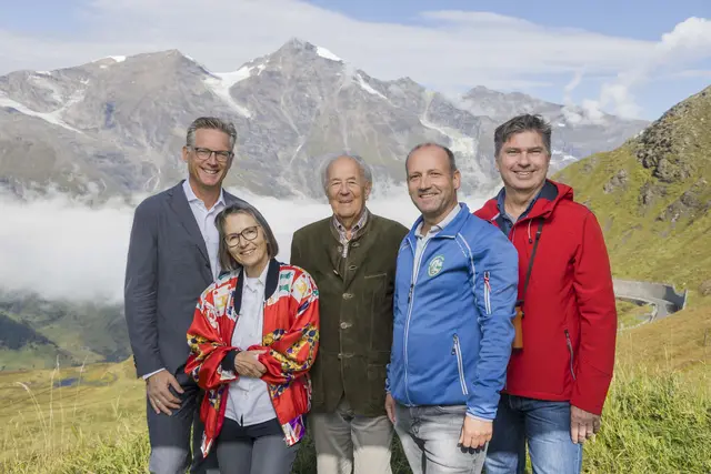 Dr. Johannes Hörl (Vorstand Großglockner Hochalpenstraßen AG), Dr.in Inge Illich (ehem. Mitarbeiterin Haus der Natur), HR Prof. DDr. Eberhard Stüber (ehem. Direktor Haus der Natur, Präsident Naturschutzbund Österreich und Landesumweltanwalt), Ing. Thomas Noel (techn. Direktor GROHAG, verantwortlich für Handlungsfeld Infrastruktur &amp; Nachhaltigkeit) und Dr. Robert Lindner (Direktor Haus der Natur und Juryvorsitzender Glockner Öko-Forschungs-Fonds) | Foto: Christian Leopold