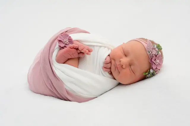 Name: Emely
Geburtsdatum: 16.08.2025
Gewicht: 3035 g
Größe: 50 cm
Eltern: Michelle Pfatschenbacher und Hans-Peter Lasnig aus Radmer | Foto: Babysmile