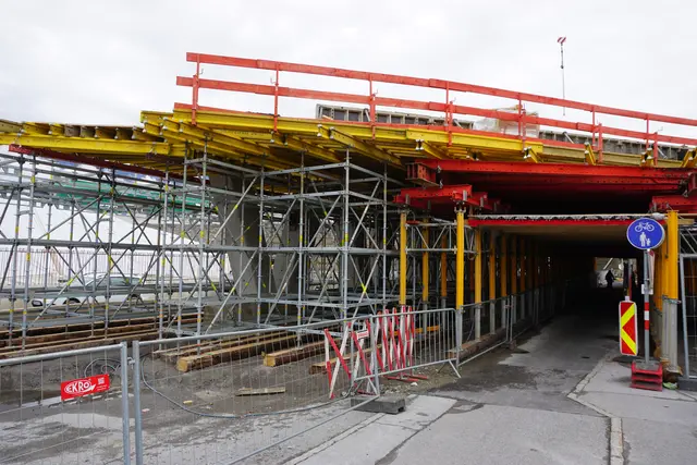 Das Baugerüst der neuen Brücke. Die Fertigstellung soll noch in diesem Jahr erfolgen. | Foto: Huber