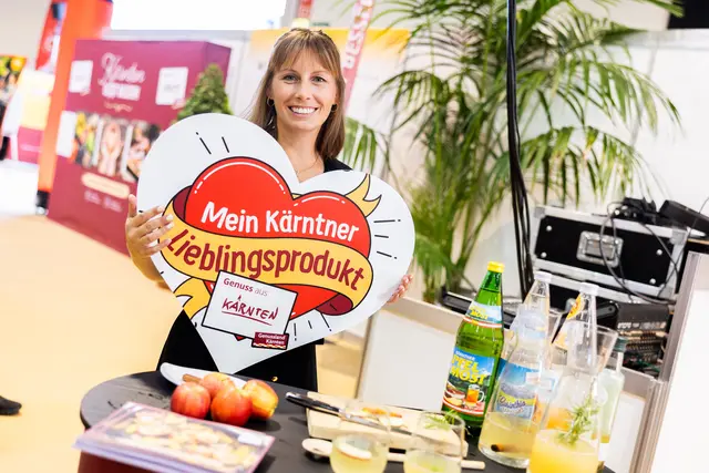 Katrininthekitchen versüßt den Tag mit einem Apfelcocktail. | Foto: Nicolas Zangerle