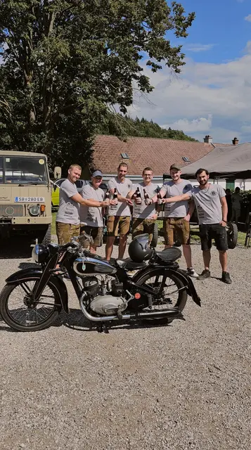 Freunde von Oldtimern wie Daniel Gramer, Helmut Aichinger, Hannes Mock, Stefan Wagner, Thomas Aichinger oder Daniel Schwarzschachner kamen im Meierhof in Perwarth voll auf ihre Kosten. | Foto: Oldtimerclub Randegg