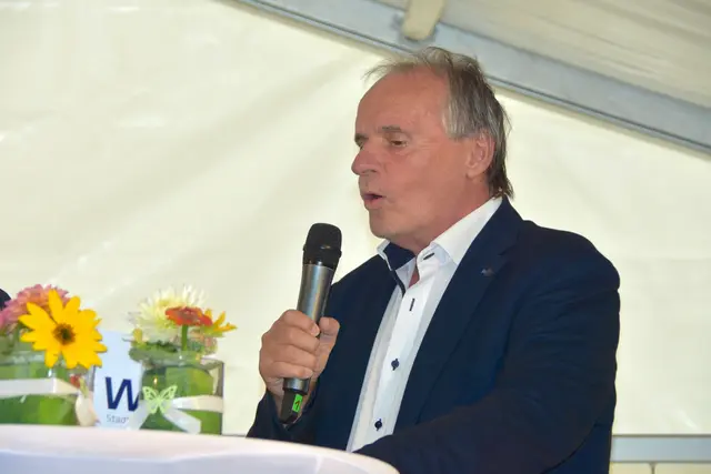 Gerhard Horn von der leitenden Baufirma "Klöcher Bau". | Foto: MeinBezirk/Helmut Riedl