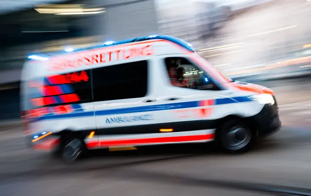 Die verletzten Personen wurden anschließend von der Berufsrettung erstversorgt und in mehrere Spitäler gebracht. (Symbolfoto) | Foto: GEORG HOCHMUTH / APA / picturedesk.com