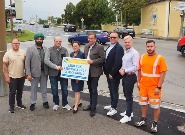 Bernhard Etzersdorfer (Projektmanager Deutsch-Wagram), Gurdial Singh Bajwa (Stadtrat von Deutsch Wagram), Markus Mentl-Weigl (Bgm. von Deutsch Wagram), Nikola Kopitz (Leiterin der Straßenbauabteilung Wolkersdorf), LAbg. Dieter Dorner in Vertretung von LH-Stellvertreter Udo Landbauer, Roland Offenberger (Leiter-Stv. der Straßenmeisterei Gänserndorf), Matthias Hittinger (Vizebgm. von Deutsch-Wagram), Harald Standeker (Straßenmeisterei Gänserndorf) (v.l.). | Foto: NÖ Straßendienst
