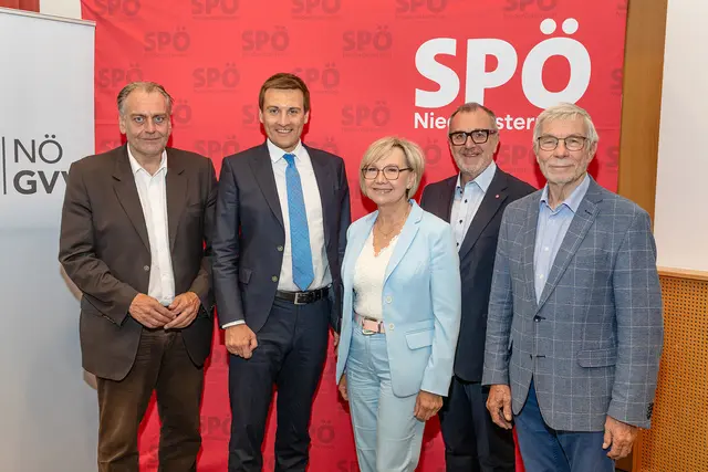 Treffen mit viel Know-how und Engagement: NÖ GVV-Präsident und Bürgermeister Andreas Kollross, SPNÖ-Vorsitzender und Landesrat Sven Hergovich, Alt-Bürgermeisterin Adelheid Ebner (Gutenbrunn), PVÖ NÖ-Präsident und NÖ GVV-Ehrenpräsident, Alt-Bürgermeister Rupert Dworak (Ternitz) und Alt-Bürgermeister Josef „Joschi“ Jahrmann (Loosdorf). | Foto: NÖ GVV/Werner Jäger