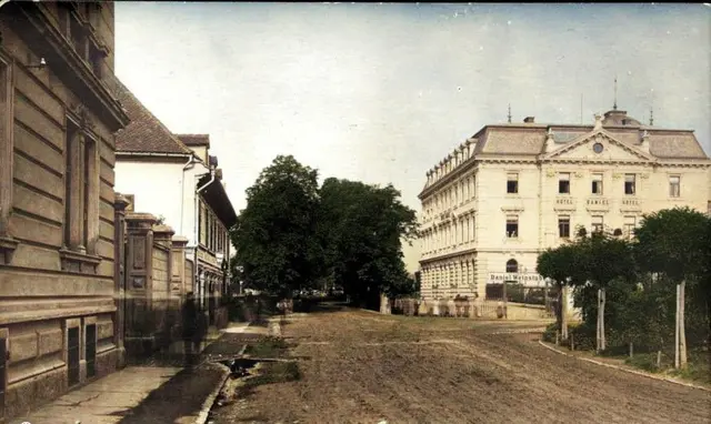 Die Eggenberger Straße, ehemals Eggenberger Allee, im Jahr 1889. Rechts im Bild findet sich das 1887 errichtete Hotel Daniel, links ist noch die alte Häuserfront zu sehen. | Foto: Sammlung Kubinzky/Leopold Bude