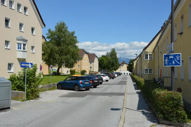 Neue Einbahnregelung: Die Franz-Xaver-Renn-Straße wird von Höhe Hausnummer 14 bis Höhe Hausnummer 6 als Einbahnstraße geführt.