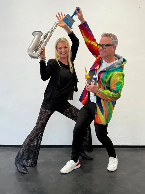 SAX N MORE Maria Kofler und Künstler GHiii  Gerald Huber stehen im Mittelpunkt einer spekatkulären Jubiläumsfeier in der Galerie am Claudiaplatz.
… | Foto: GHiii