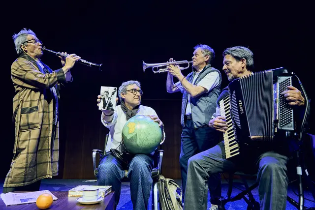 "Die Schurken“ begeisterten das Publikum beim Musiktheater „Vergissmeinnicht“ mit ihrem mitreißenden Spiel über Freundschaft und Demenz. | Foto: LIV
