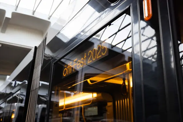 Parallel zur Tram-WM steigt am Rathausplatz das Öffi-Fest "FEST feiern, FEST Spaß haben" bei freiem Eintritt.  | Foto: Simon Wöhrer / Wiener Linien