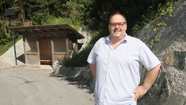 Bgm Gerhard Angerer: "Die neue Bushaltestelle Aignerbach ist nur ein Teil des umgesetzten Sicherheitskonzeptes". | Foto: Foto: Walpoth