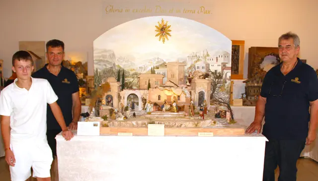 Jakob Gollner, Manfred Loipersböck und Obmann Heinz Koller leiten die Krippenbaukurse im Verein "Krippenfreunde Kemeten". | Foto: Peter Seper