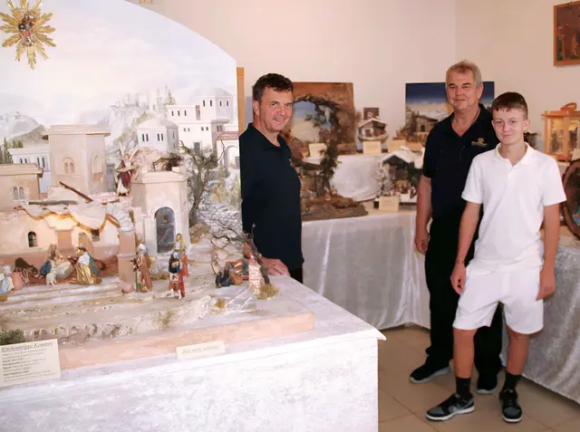 Manfred Loipersböck, Obmann Heinz Koller und Jakob Gollner beim Tag der offenen Tür im Krippenbaumuseum in Kemeten. | Foto: Peter Seper