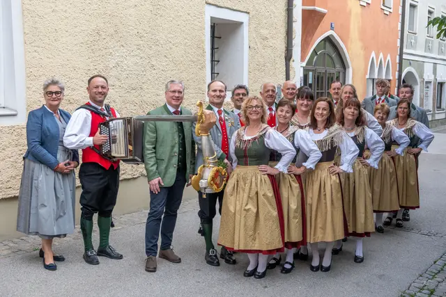 Die Volkstumsgruppe brachte die Freyung auf den St. Veiter Hauptplatz. | Foto: Stadt St. Veit