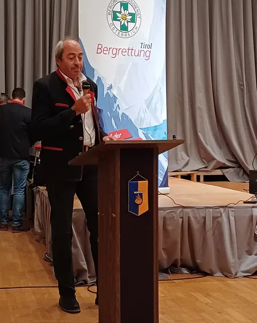 Obm. der Bergrettung Galtür, Christian Walter freut sich über die zahlreichen Besucher | Foto: Monika Hammerl