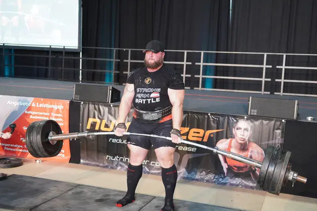 Strongman Peter Rheinthaler zeigte beim Kreuzheben keine Schwäche!