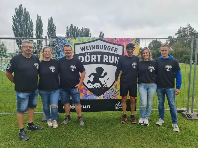 Dieses Organisationsteam stellte gemeinsam mit vielen weiteren Unterstützerinnen und Unterstützern aus Weinburg den Dörtrun auf die Beine – und machte das Fest zu einem vollen Erfolg.
 | Foto: Cornelia Strobl 