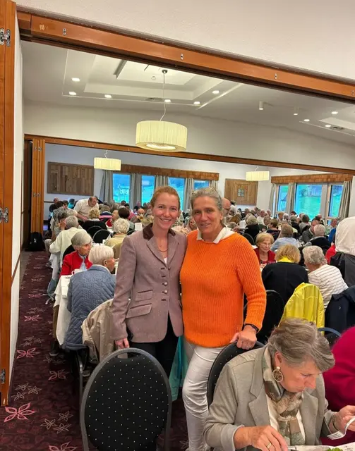 40.Senioren-Ausflug der Gemeinde Anif
R.i.Bild ) Frau Bgm.Mag.Gabriella Gehmacher-Leitner