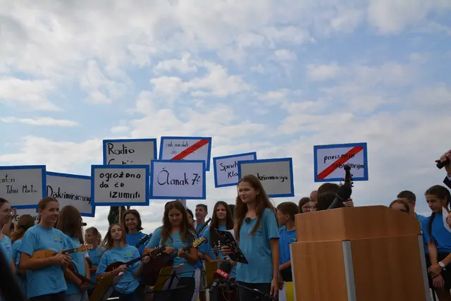 Die Forderungen der Schülerinnen und Schüler aus der zweisprachigen Mittelschule Großwarasdorf.