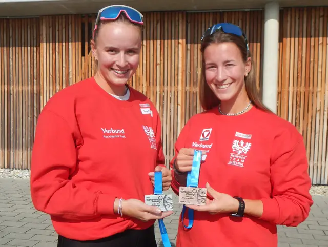 Hannah Keplinger (links) und Laura Swoboda vom WSV Ottensheim. Leider fehlte die dritte Ottensheimer Medaillengewinnerin Linda Weitmann. | Foto: Herbert Schöttl