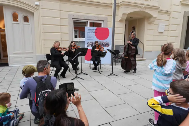 Auch vor dem Stadttheater wurde für musikalische Stimmung gesorgt. | Foto: Stadttheater Wiener Neustadt