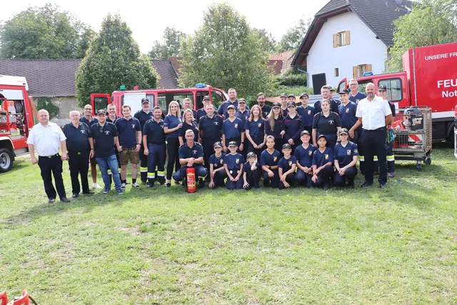 HBI Wolfgang Hödl (li) und OBI Christian Steger (re) machten mit ihrem Team der FF Wagnitz den Tag der offenen Rüsthaustore zu einem Familienfest mit viel Wissenswertem. | Foto: Edith Ertl