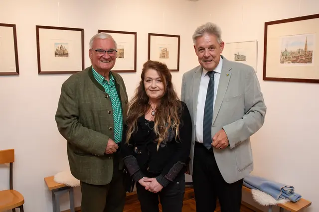 Stadtrat a. D. Karl Pölzlbauer, Künstlerin Gerda Kybl und Landtagsabgeordneter Hermann Hauer. | Foto: er